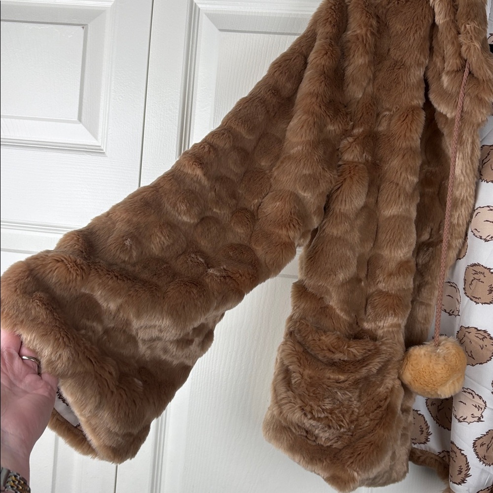 Star Trek Tribble Faux Fur Pom Pom Coat By Her Universe Size Large - Picture 7 of 15
